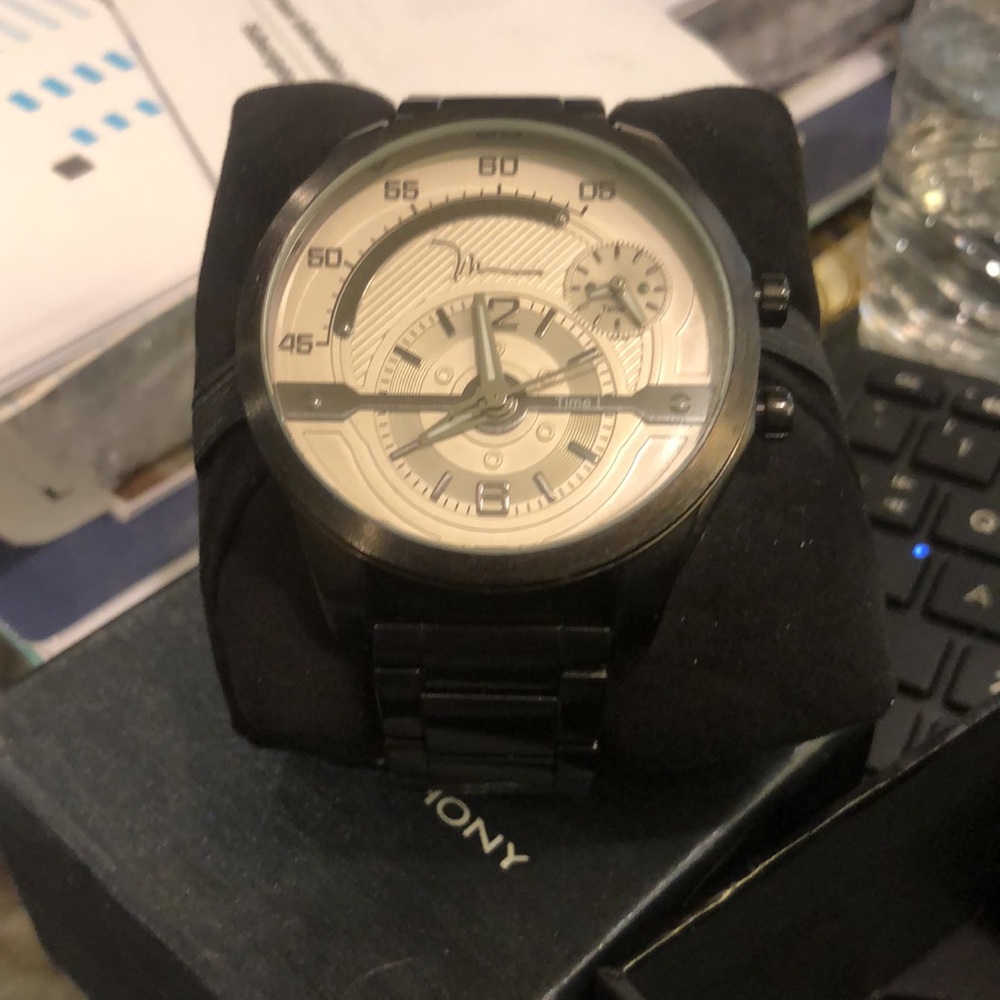 NWOT-NIB Men’s Watch Marc Anthony Men’s Quartz 2 Time Zone Analog Gunmetal 54mm